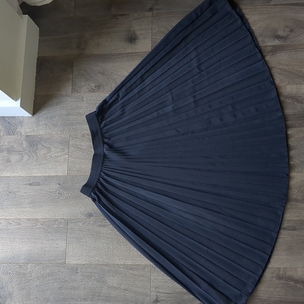 Pleated blue midi skirt US size 10 H&M brand